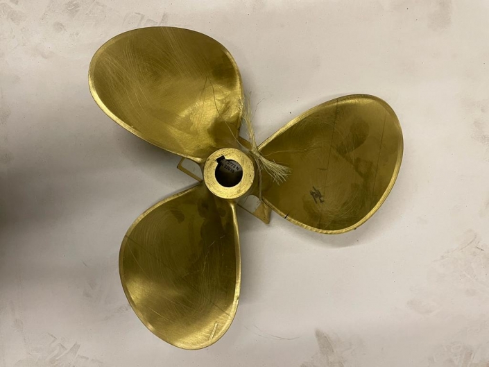 13” diameter x 9”pitch, 3 blade RH propeller, 1 .1/4 Shaft, 1/12 Taper